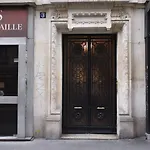 Centre Paris Studio Tout Equipe Top Floor Climatisation Salle De Bains Ascenseur Climatisation Calme Clair
