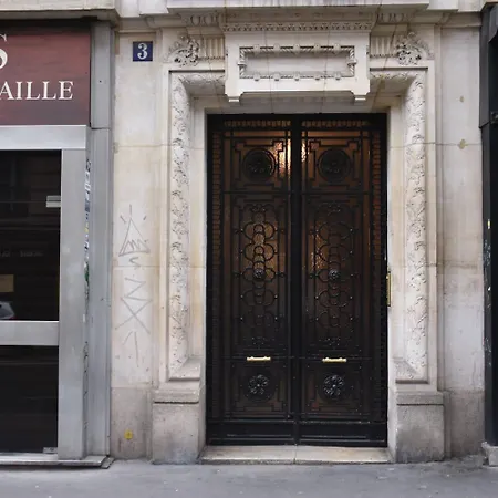 Centre Equipe Floor Climatisation Salle De Bains Ascenseur Climatisation Calme Clair Apartment Paris